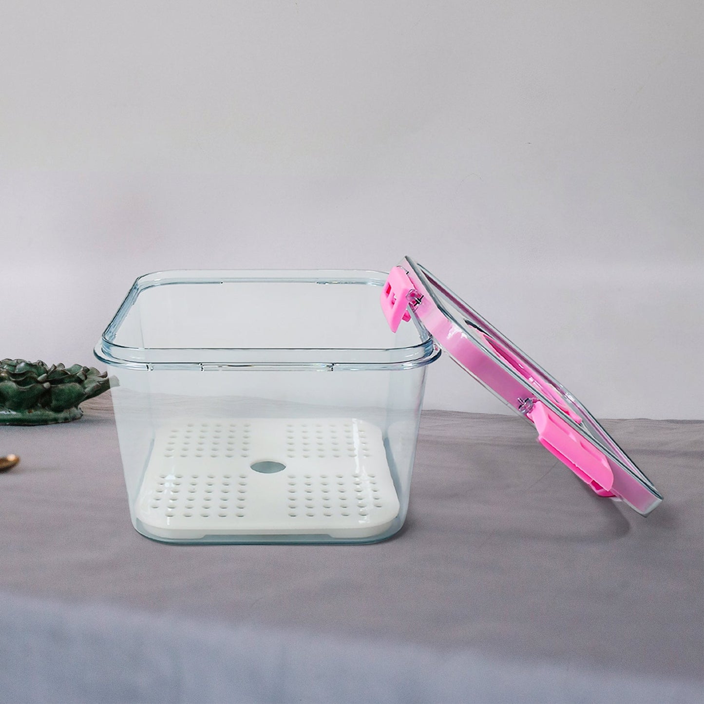 Airtight lid of the plastic food storage container ensuring freshness.
