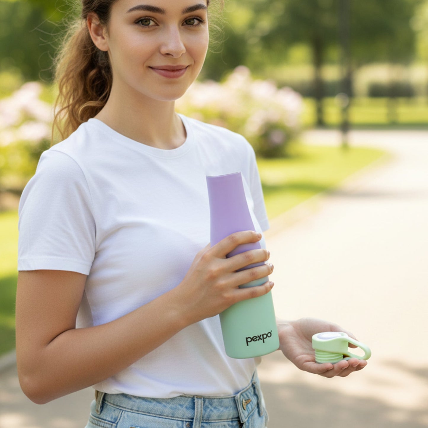 Vacuum insulated stainless steel water bottle with ergonomic lid