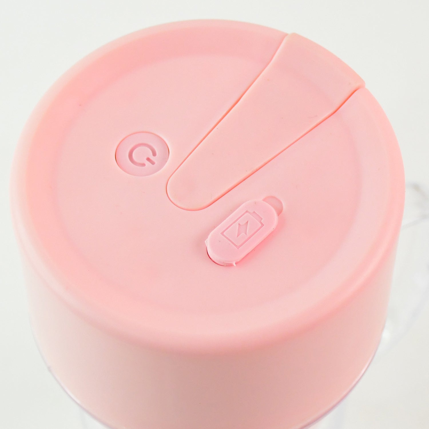 Detail of the sharp stainless steel multi-blades inside the portable juicer.