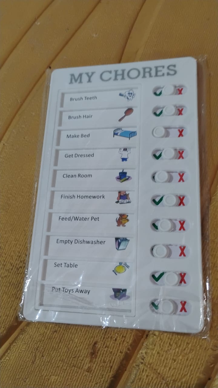 A mix-color chore note board by Foloria.
