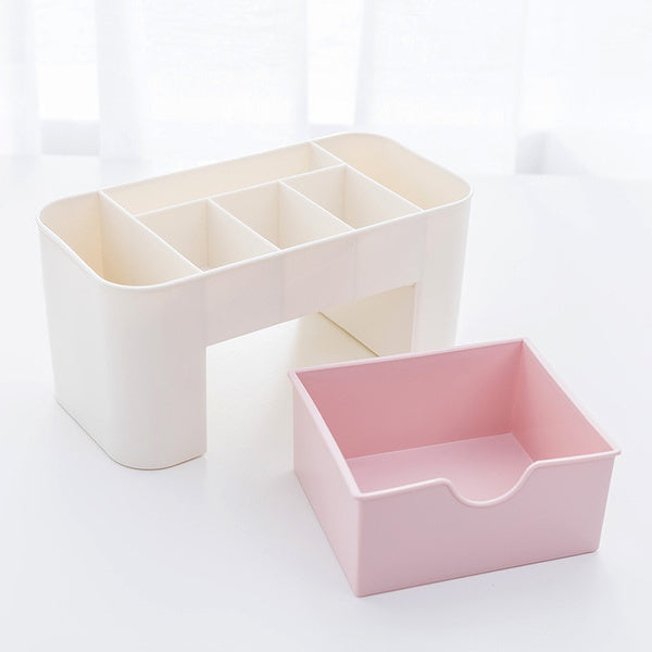 Empty cutlery box ready to organise your kitchen utensils.