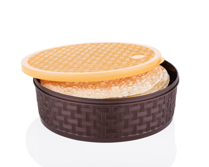 Close-up of the round spice box lid, highlighting its secure fit for freshness.