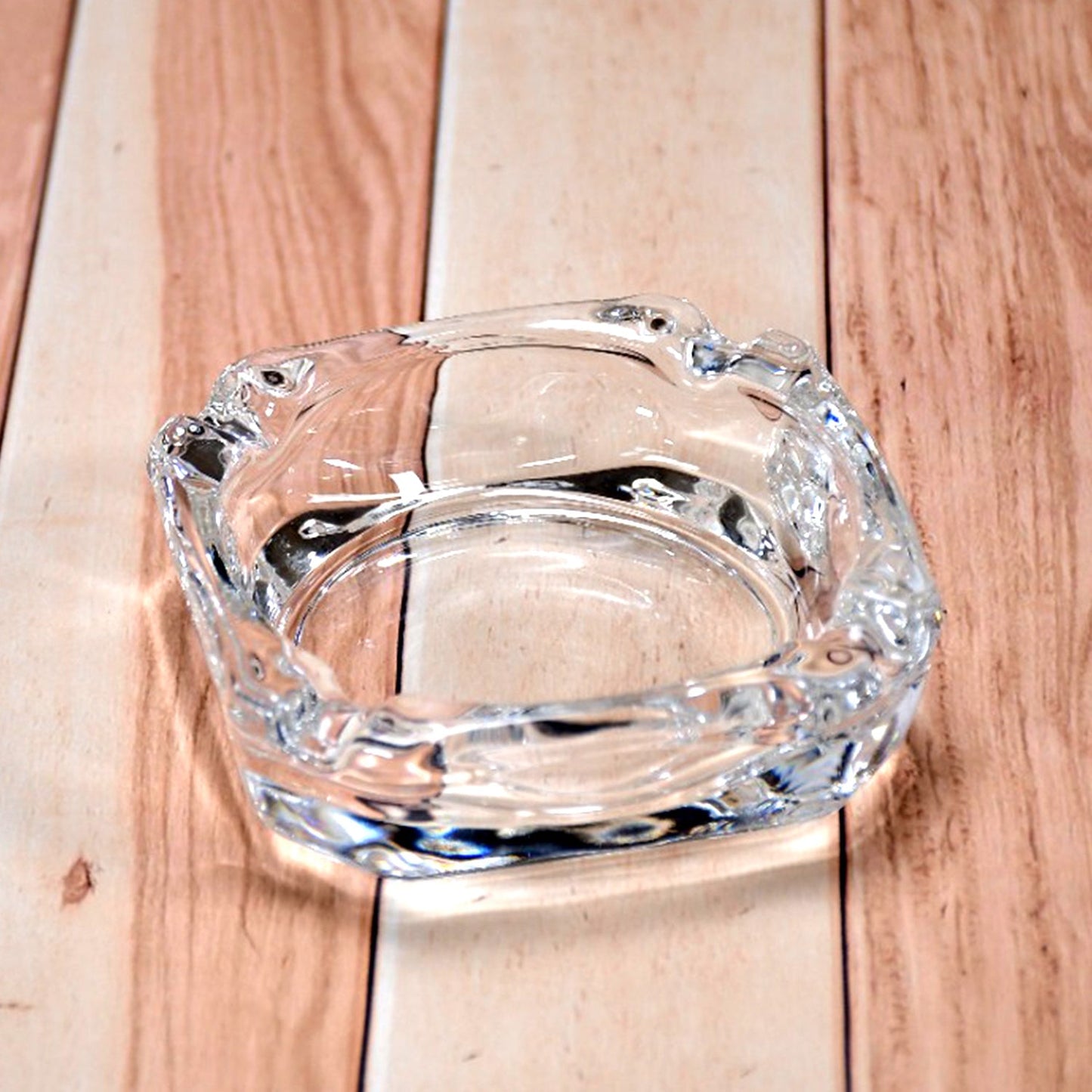 Versatile glass ashtray designed for both indoor and outdoor environments.