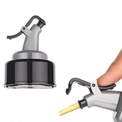 Another angle of the 1L clear plastic oil dispenser, showcasing its design.