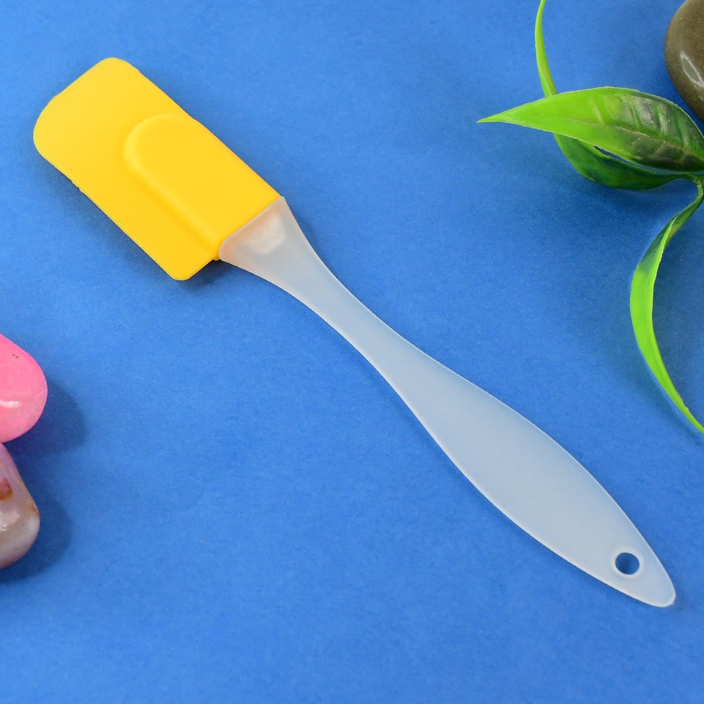 Close-up of the silicone head of the cooking spatula