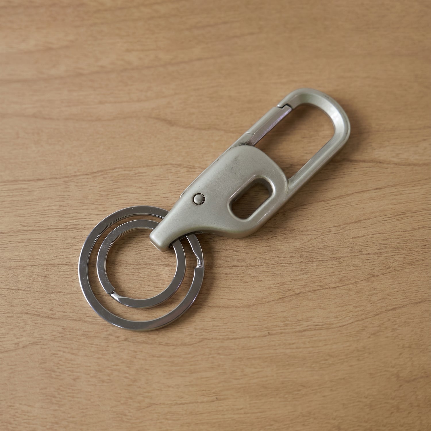 Lightweight heavy-duty keychain with sleek metal finish