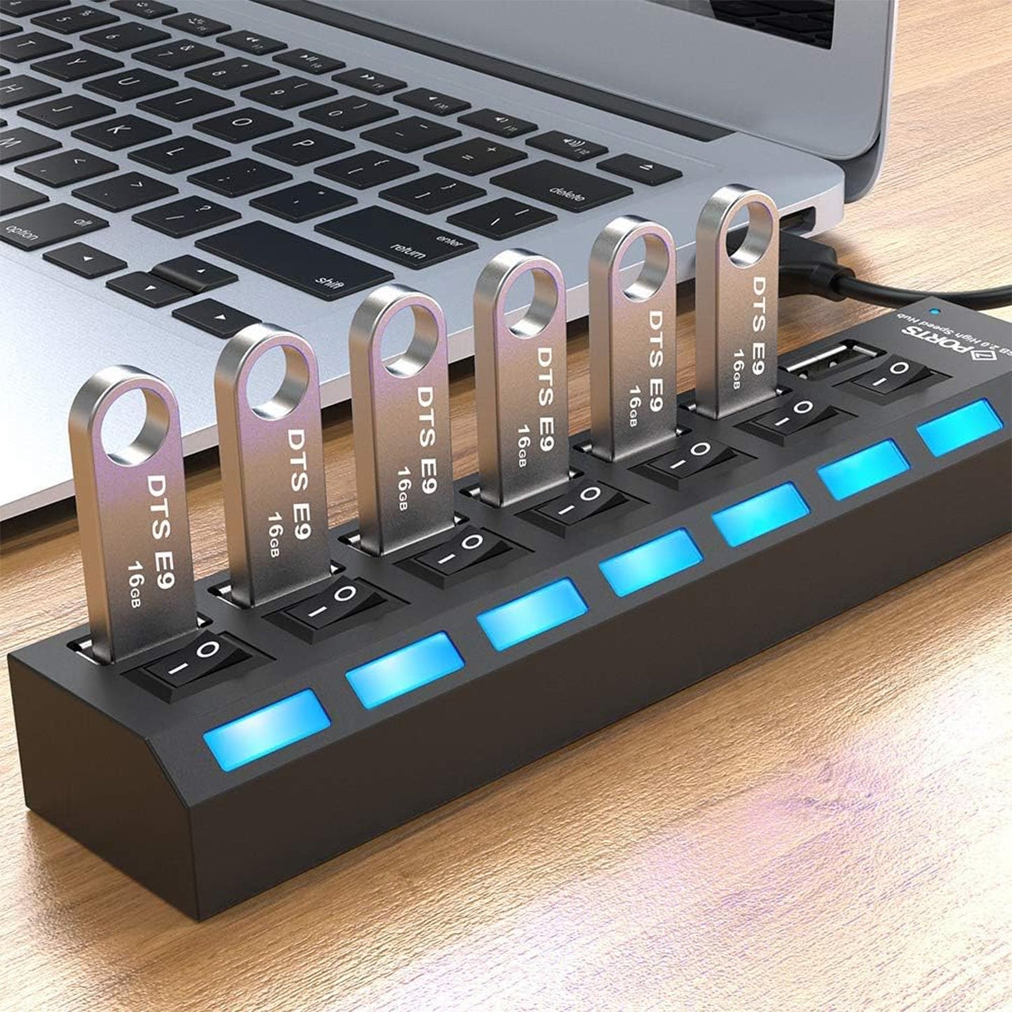 Various devices like a mouse, keyboard, and flash drive connected to the USB expander.